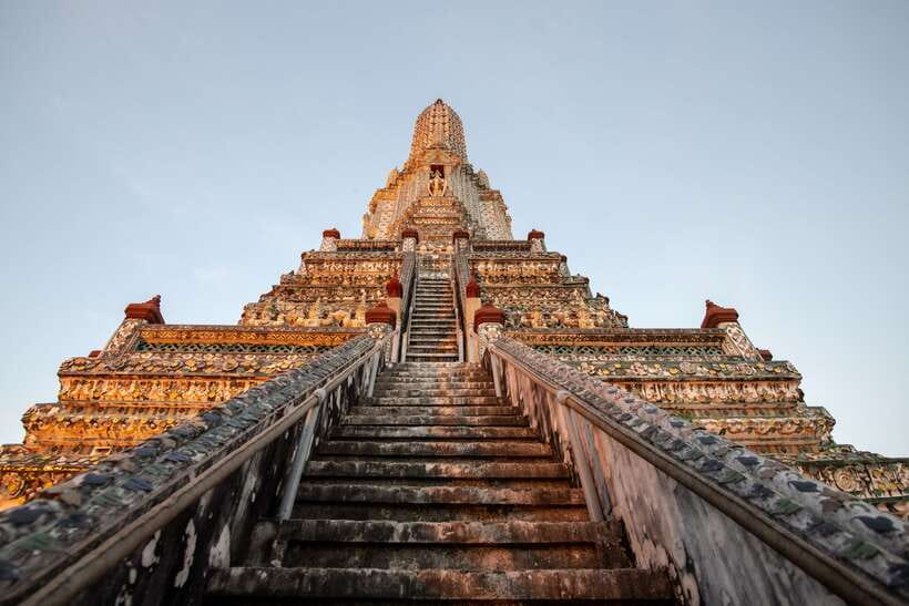 Bangkok: Wat Pho and Wat Arun Guided Walking Tour - Heat, walking, and the small comforts