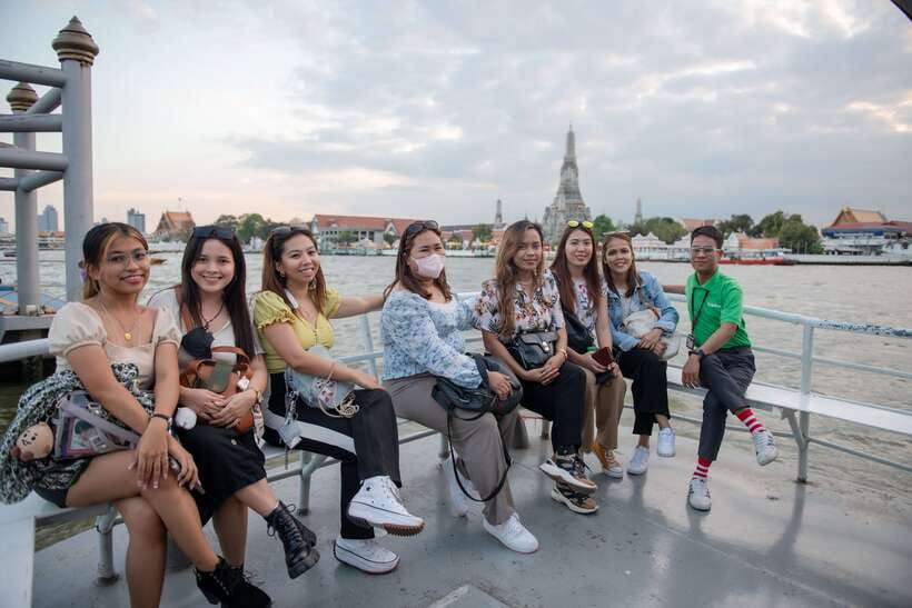 Bangkok: Wat Pho and Wat Arun Guided Walking Tour - Who should book this Bangkok experience