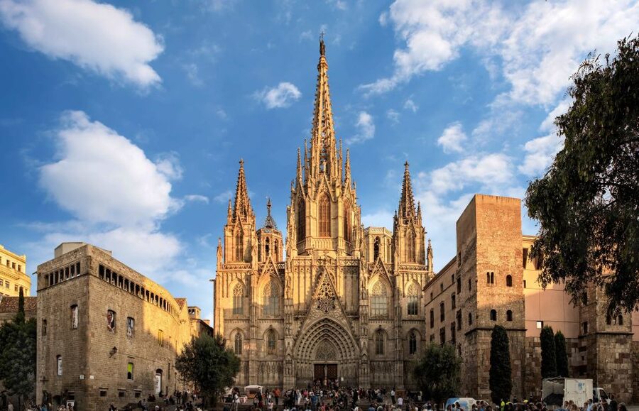 Barcelona: Barri Gotic Small Group Walking Tour - Starting near Plaça de Catalunya