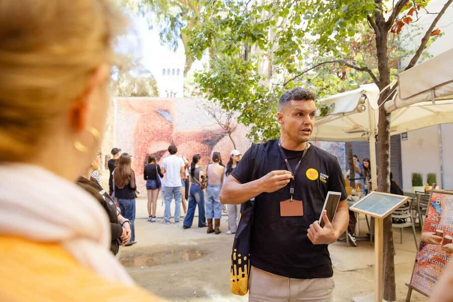 Barcelona: City Walking Tour with a Local Guide - Why this two-hour walk works well in Barcelona