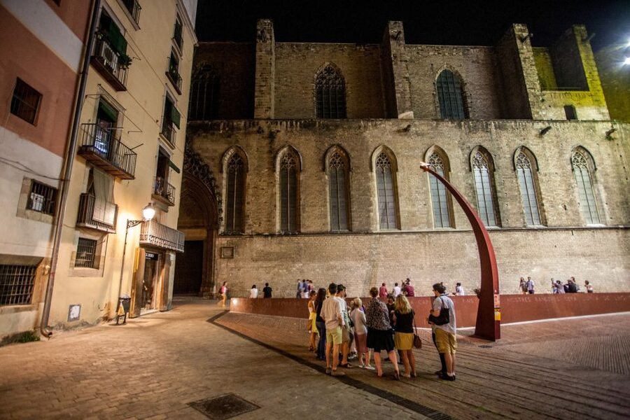 Barcelona: Dark History Night Walking Tour - Barcelona after dark, with the facts left intact