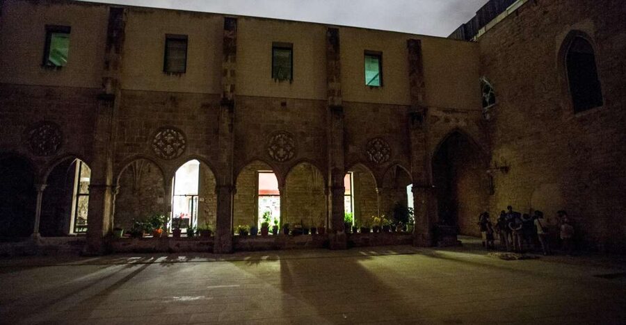 Barcelona: Dark History Night Walking Tour - El Born and La Ribera: a fitting stage for grim stories