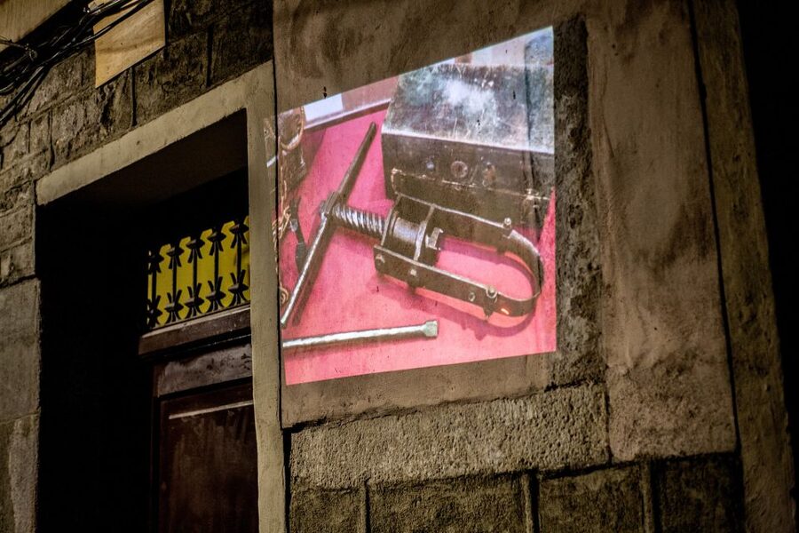 Barcelona: Dark History Night Walking Tour - Executions, cemeteries, and the life of an executioner