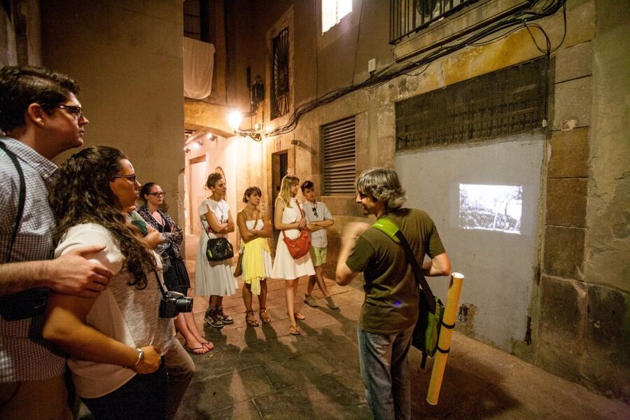 Barcelona: Dark History Night Walking Tour - How the guides shape the experience