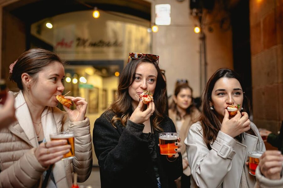 Barcelona: El Born Food Walking Tour with Tapas and Drinks - Key points at a glance