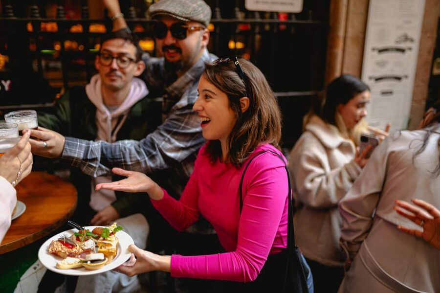 Barcelona: El Born Food Walking Tour with Tapas and Drinks - Why this food walk works so well in Barcelona