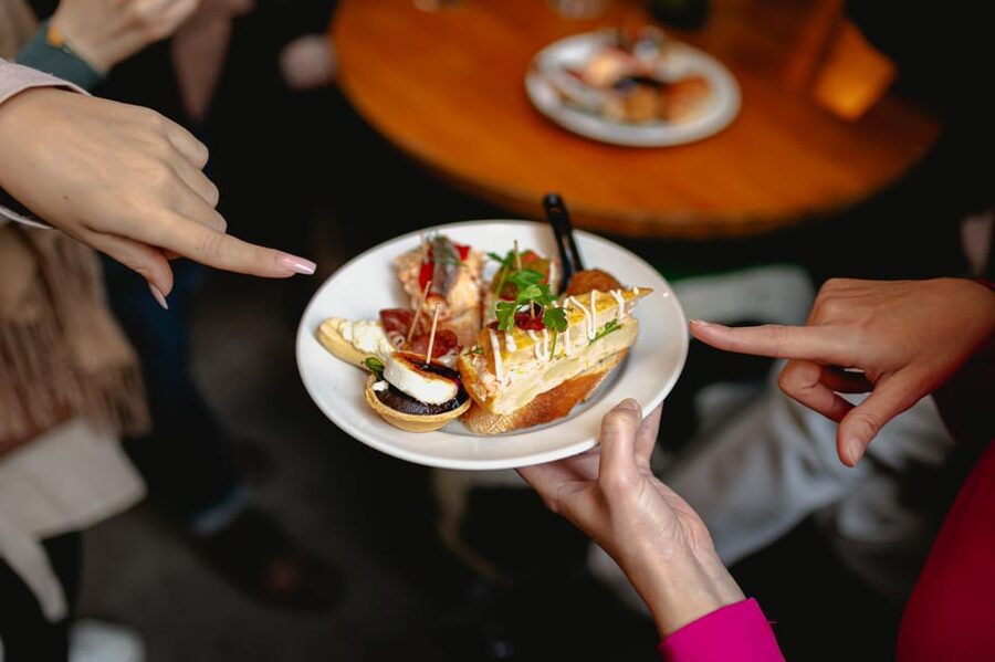 Barcelona: El Born Food Walking Tour with Tapas and Drinks - The guide makes or breaks the evening