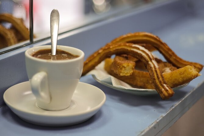 Barcelona Food Tour: Tapas, Paella, Sangria & 8+ Local Tastings - How the guides shape the experience