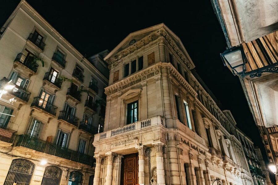 Barcelona: Gothic Quarter Ghosts and Legends Walking Tour - Key points to know before booking