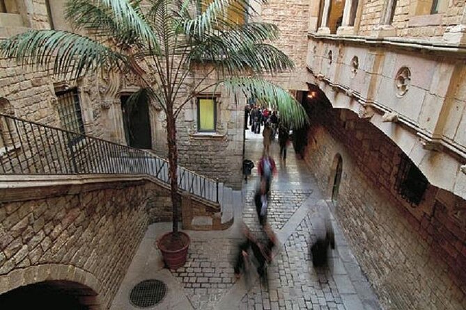 Barcelona: Gothic Quarter Walking Tour - Dragons, legends, and darker stories