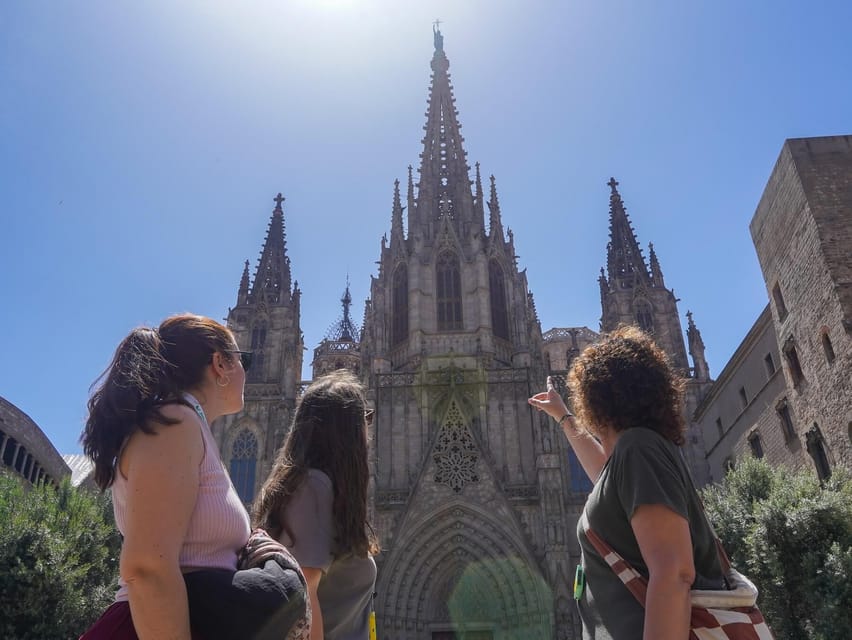 Barcelona: Gothic Quarter Walking Tour w/ Montjuïc Cable Car - What the guides add