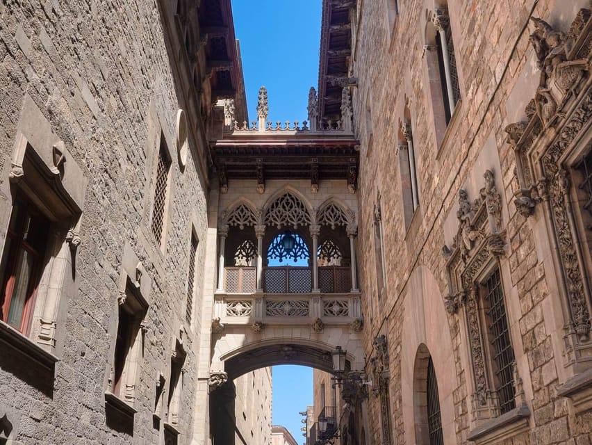 Barcelona: Gothic Quarter Walking Tour w/ Montjuïc Cable Car - Passeig de Gràcia puts Gaudí in context
