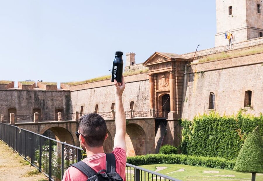Barcelona: Gothic Quarter Walking Tour w/ Montjuïc Cable Car - El Born begins the old-city walk