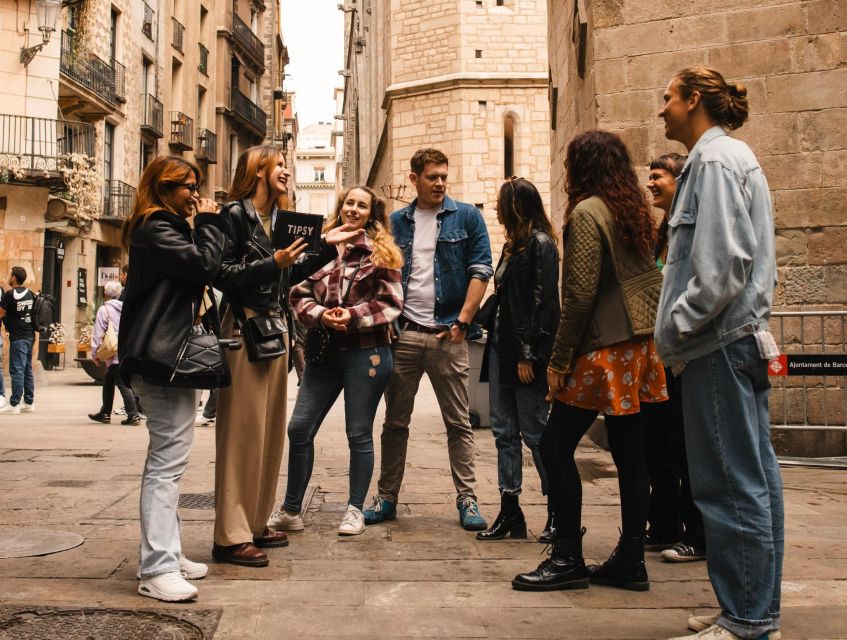 Barcelona: Gothic Quarter Walking Tour with 10+ Attractions - The Kiss of Freedom and the meaning of public art