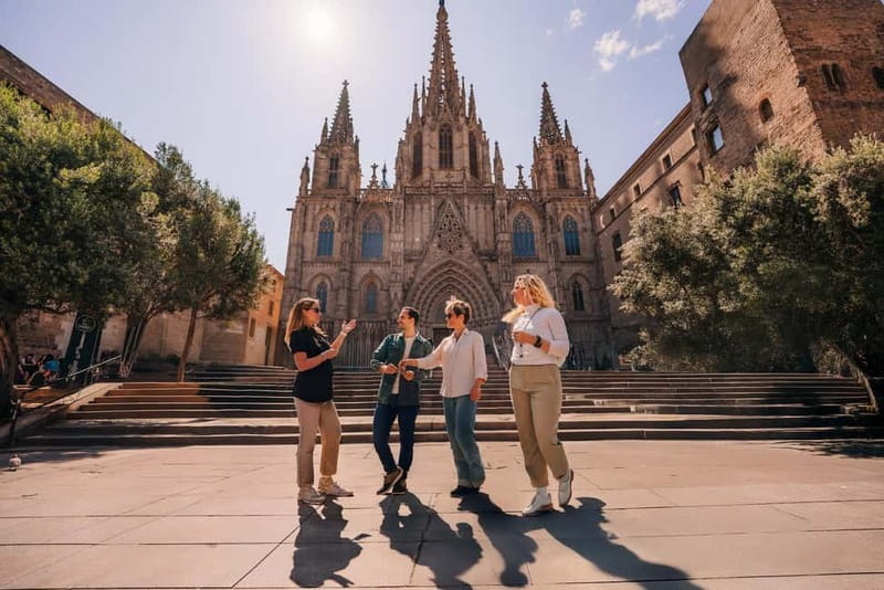 Barcelona: Helicopter Flight, Boat Ride, and Walking Tour - Private tour or small group?
