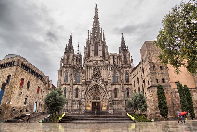 Barcelona Helicopter, Sailboat & Old Town Private Walking Tour - Barcelona in three acts: street, sky, and sea