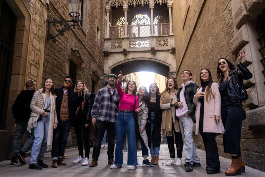 Barcelona: Hidden Gems Walking Tour Including 10+ Sights - Why this Gothic Quarter walk works