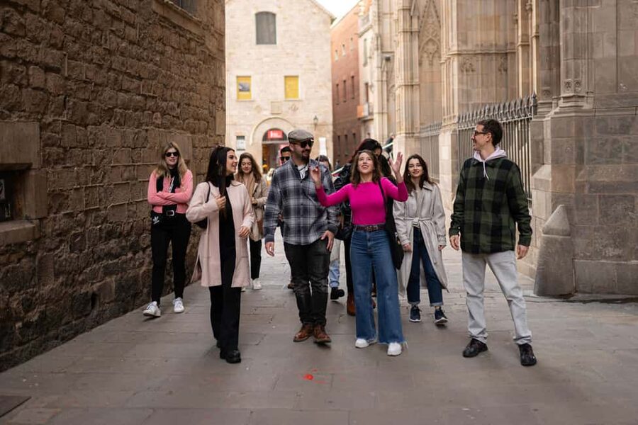 Barcelona: Hidden Gems Walking Tour Including 10+ Sights - Els Quatre Gats and Barcelona’s creative side