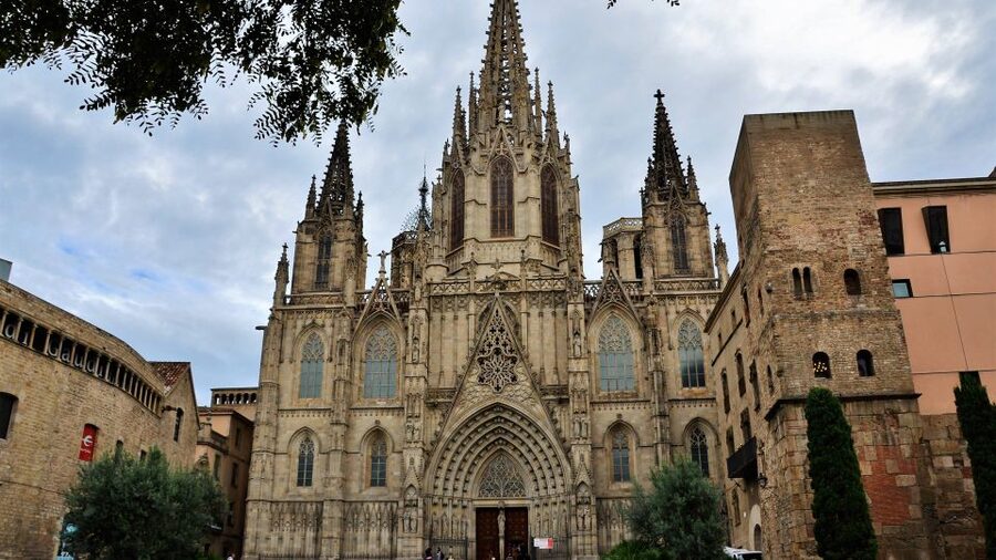 Barcelona: Old Town and Gothic Quarter Walking Tour - Key things to know before you book