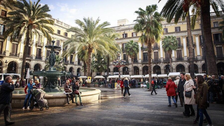 Barcelona: Old Town and Gothic Quarter Walking Tour - Plaça Reial and Barcelona’s public spaces
