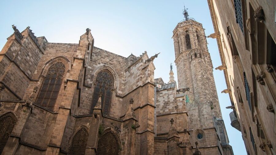 Barcelona: Old Town and Gothic Quarter Walking Tour - Santa Maria del Mar and the route into El Born