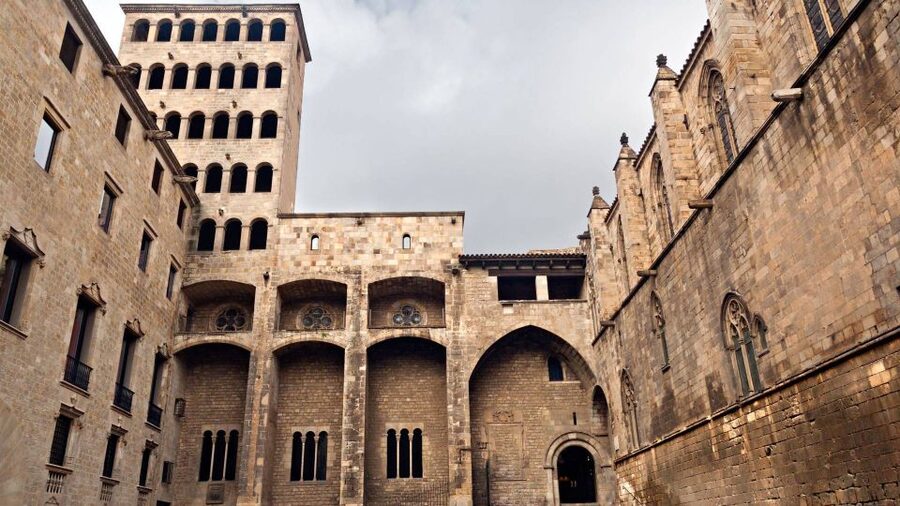 Barcelona: Old Town and Gothic Quarter Walking Tour - What the guides add to the walk