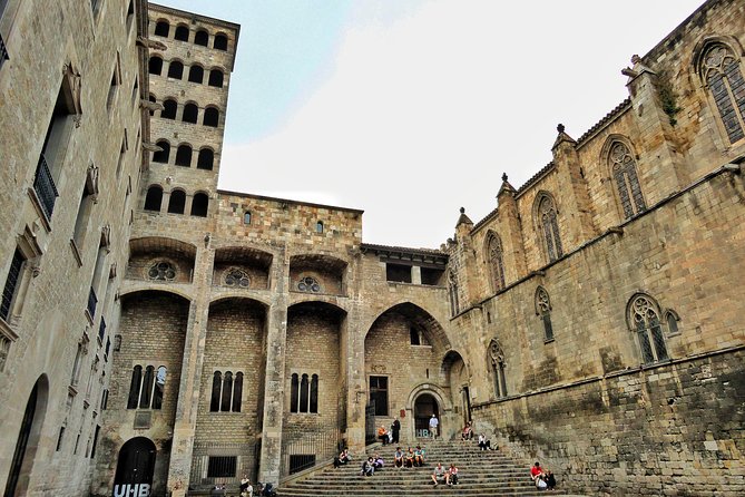 Barcelona Old Town & Gothic Quarter Small Group Tour - Crossing into El Born