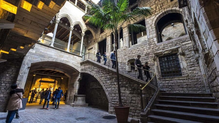 Barcelona: Picasso Museum Entry, Digital Guide & Born Walk - Following Picasso from early work to famous paintings