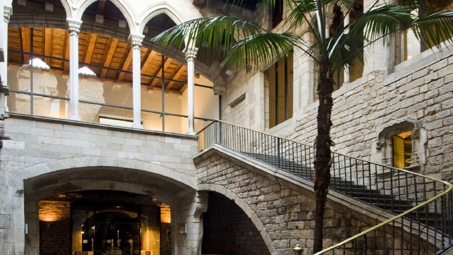 Barcelona: Picasso Walking Tour with Picasso Museum Tickets - Timing, meeting point, and what to carry