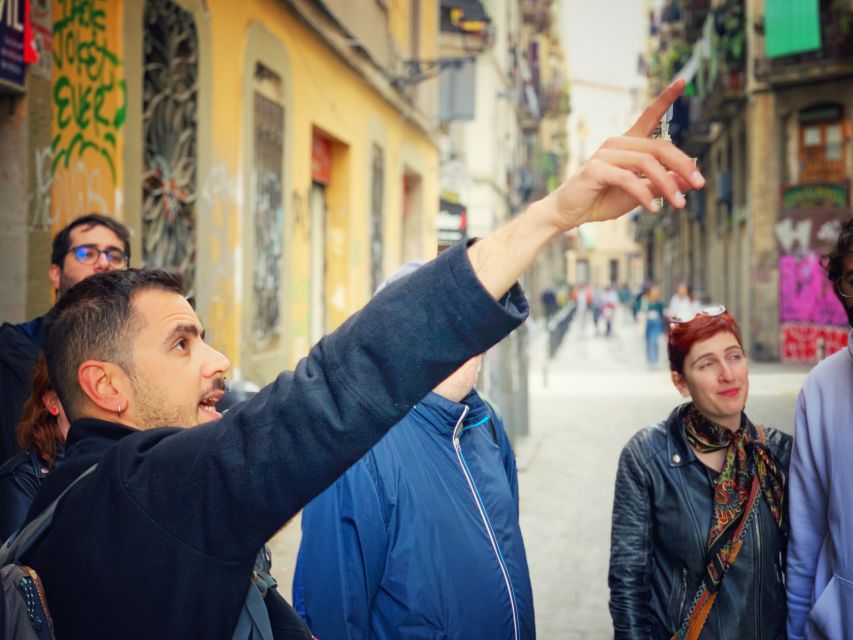 Barcelona: Ramblas, Old Town & Gaudí Houses Walking Tour - Plaça Reial and the first look at La Rambla