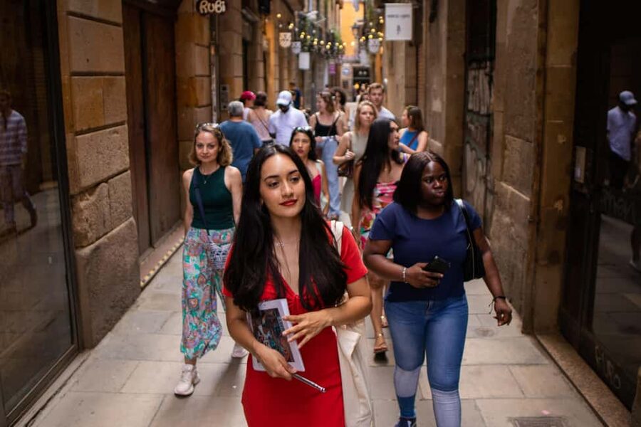 Barcelona Walk Like a Local: El Born & Gothic 15+ Sights - Forty-five minutes through the old city