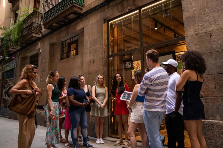 Barcelona Walk Like a Local: El Born & Gothic 15+ Sights - Barcelona Cathedral and the Bishop’s Bridge
