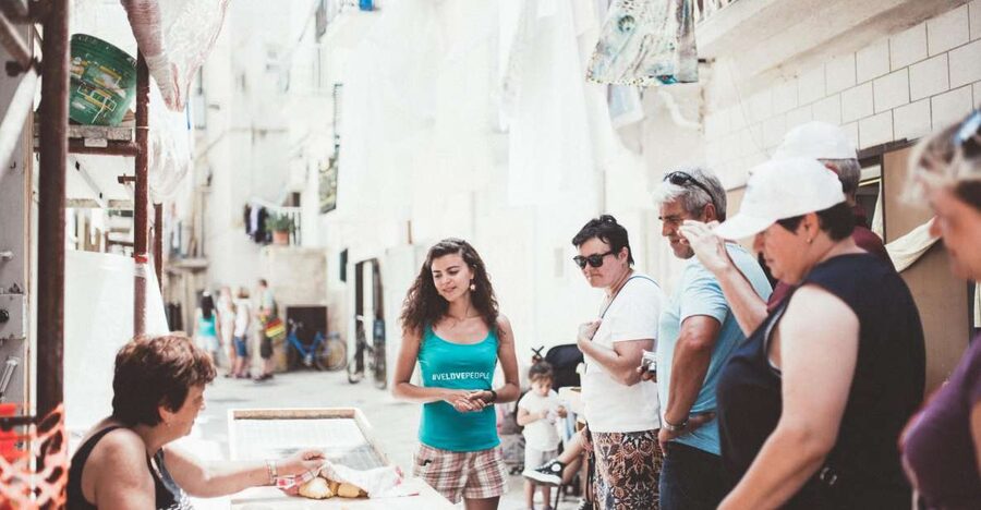 Bari: Guided Walking Tour - Arco Basso and the famous Pasta Street