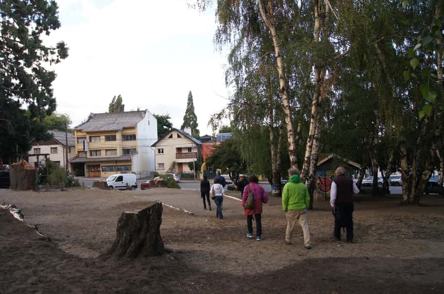 Bariloche: German Immigration and History Walking Tour - How the bilingual format affects the experience