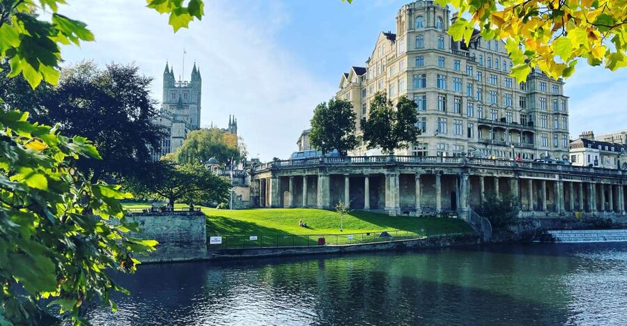 Bath: Walking Tour with Qualified Blue Badge Tourist Guide - Bath Abbey and the Roman beginning