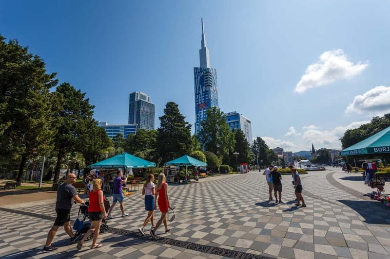 Batumi: Guided Walking Tour - Europe Square and Medea’s golden statue