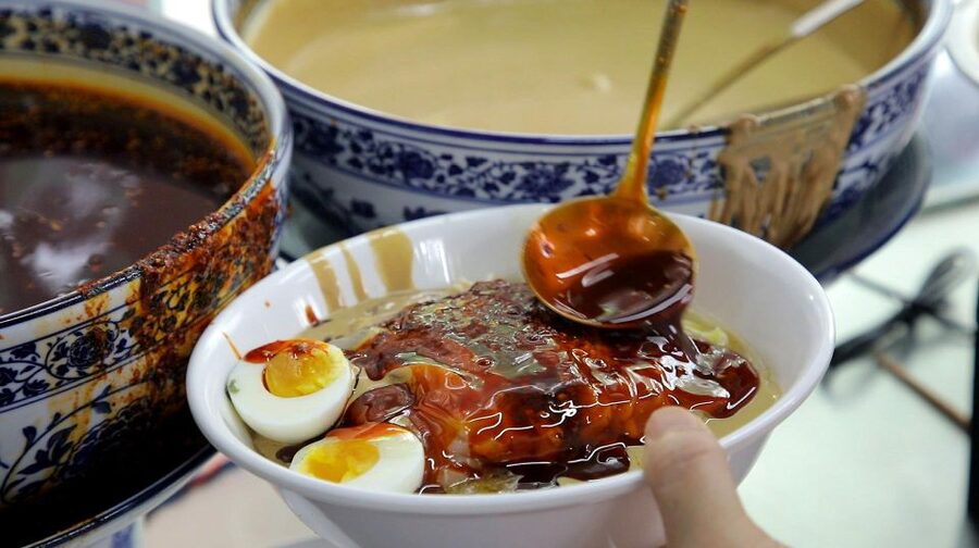 Beijing: Hutong Culinary Walking Tour with 15+ Tastings - Starting at Dongsi and entering the hutongs