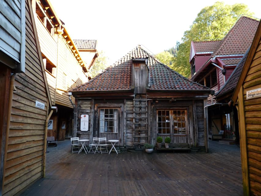 Bergen: City Tour on Foot - Starting at the Fish Market and Vågen