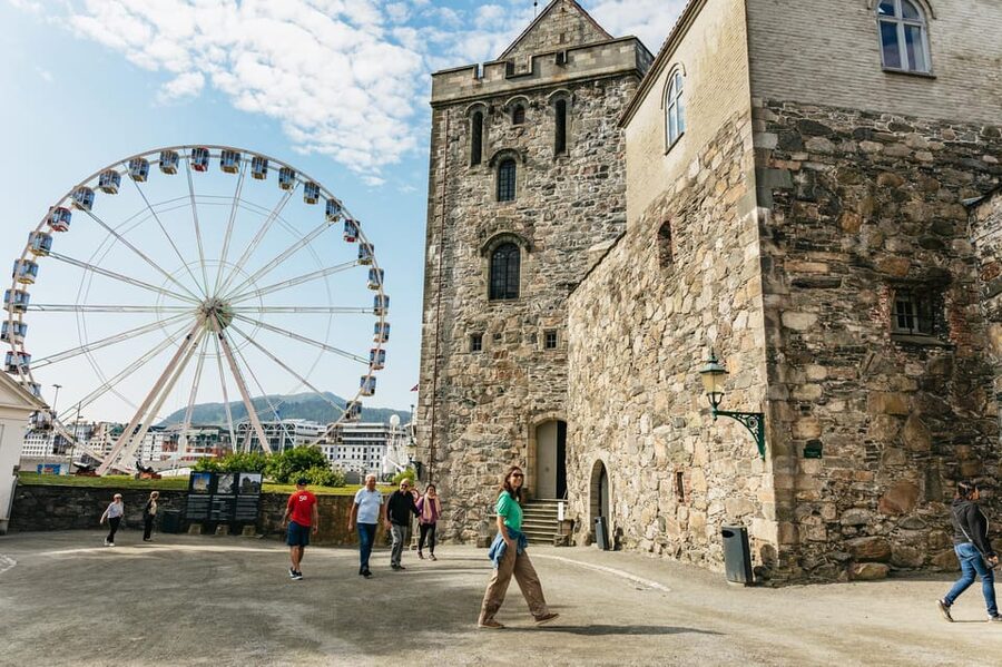Bergen: Past & Present Small Group Guided Walking Tour - Who should book this walk?