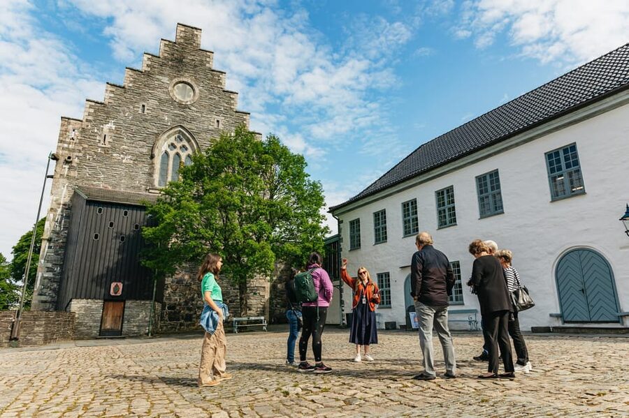 Bergen: Past & Present Small Group Guided Walking Tour - The best part may be the everyday advice