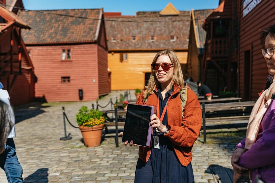 Bergen: Past & Present Small Group Guided Walking Tour - Why the small group matters