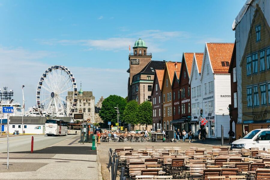 Bergen: Past & Present Small Group Guided Walking Tour - Bergenhus Fortress puts Norway’s story in place