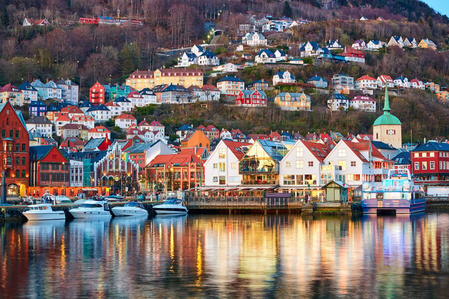 Bergen: Sightseeing Walking Tour with Ferry Ride - Why this tour works so well in Bergen