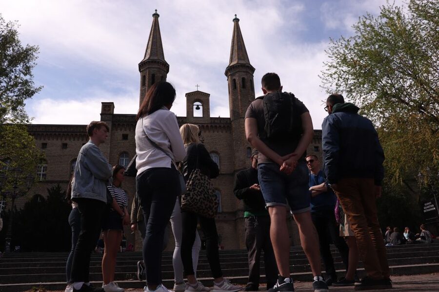 Berlin: Alternative Berlin Walking Tour - Berlin beyond the Wall and Brandenburg Gate