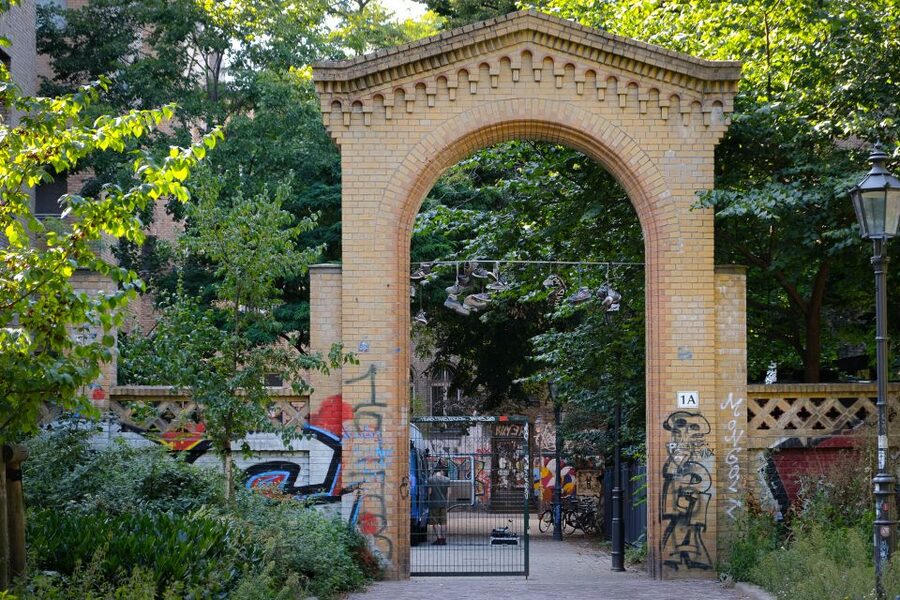 Berlin: Alternative Berlin Walking Tour - The guides make the biggest difference