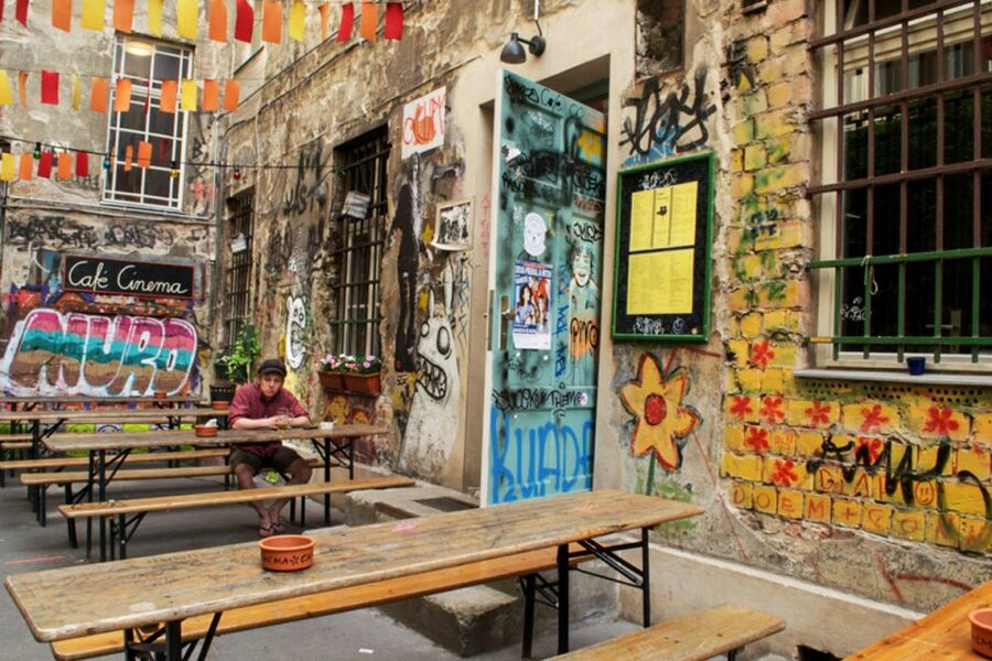 Berlin: Alternative Berlin Walking Tour - What four hours feels like on foot