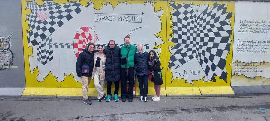 Berlin: Berlin Wall & East Side Gallery Walking Tour - Meeting in Friedrichshain near Warschauer Straße