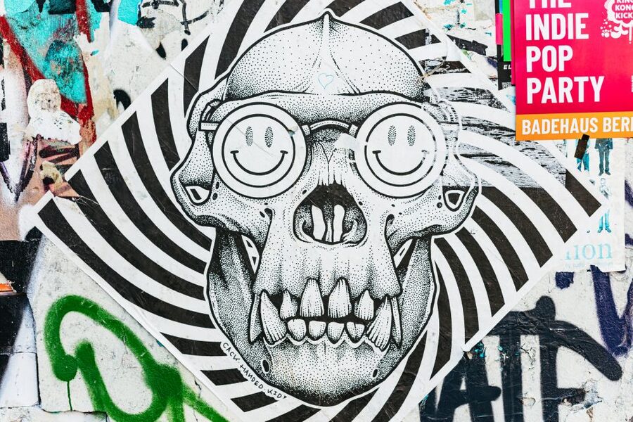 Berlin: City Street Art Guided Walking Tour - Meeting the guide at Smack Burger