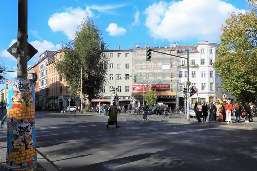 Berlin: Kreuzberg Guided Walking Evening Tour - Görlitzer Park and Berlin’s Jack the Ripper