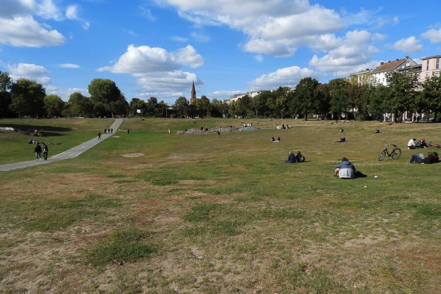 Berlin: Kreuzberg Guided Walking Evening Tour - What the $27 price delivers